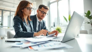 카드깡과 관련된 신용카드 거래를 분석하는 전문가의 모습