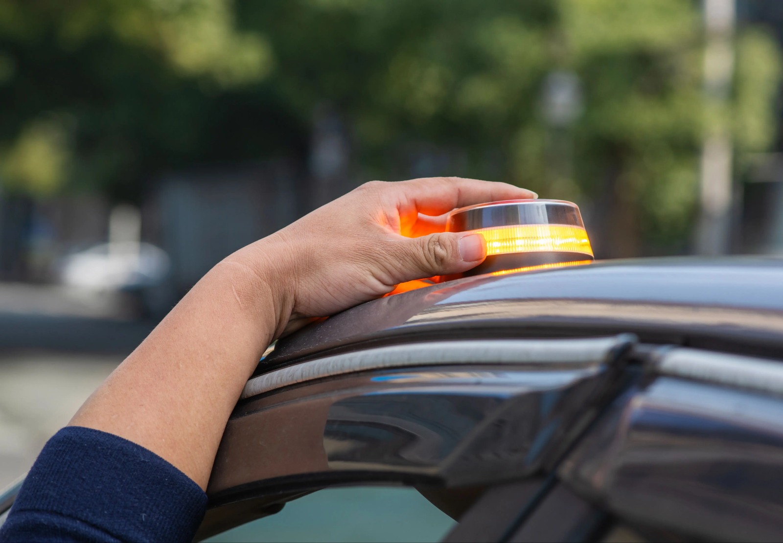 Die Wichtigkeit der Warnleuchte V16: Sicherheit auf der Straße erhöhen